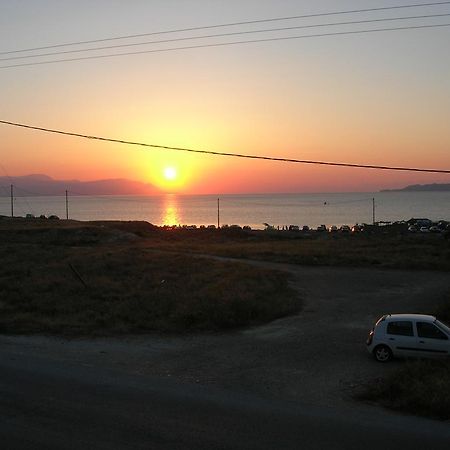 Apartment Next To The Sea In Poseidonia Posidhonia  Exterior photo